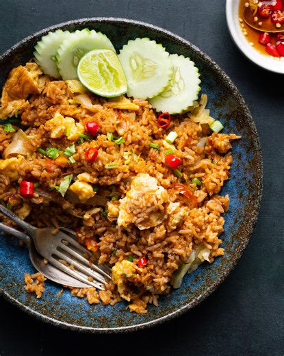 Stuck in a fried rice rut? 🍚🔥 Thai railway fried rice brings old-school vibes and big flavour, so give it a go! | Marion Grasby