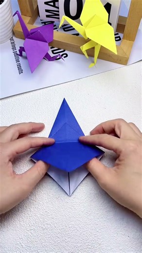 The tutorial for dancing paper cranes with long legs is here. It’s so funny and magical. Handmad