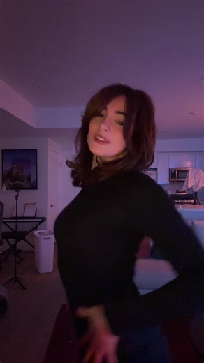 Xumiiz (@xumiiz)’s videos with Muévelo - Kali Uchis