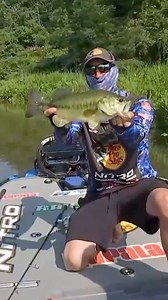 Pro Angler Ott DeFoe performing for onlookers, catching tagged fish and leading the Championship Round! Can he keep it going or is he at the end of the “road.” Zenni Optical Explore Charles County Athletic Brewing Company #basspro #bassfishing #largemouthbass #marylandfishing | Major League Fishing