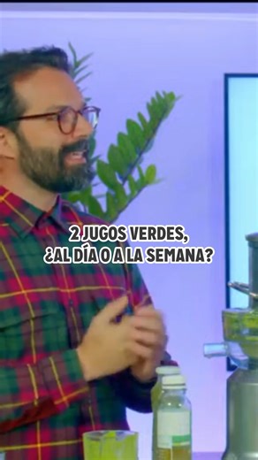 ¿Qué es más recomendable: tomar 2 jugos verdes a la semana o al día? Descubre la respuesta y recuerda que esta bebida es una de las más beneficiosas para tu metabolismo. ¡No olvides incluirlos en tu dieta diaria! #jugoverde #vegetales #nutrientes | NaturalSlim USA
