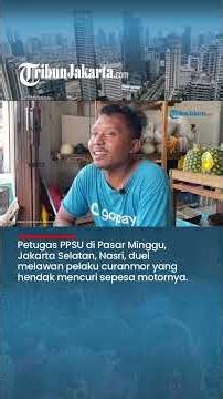 PPSU officers were attacked by a gang of thieves in Pasar Minggu after foiling a motorcycle theft...