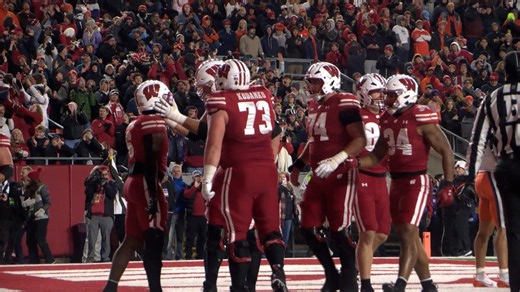 Illinois crumbles in Madison, falls 27-10 to Wisconsin