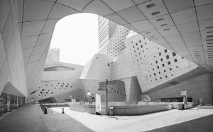 【中国新建筑】流动的双峰：Zaha Hadid 南京青年文化中心