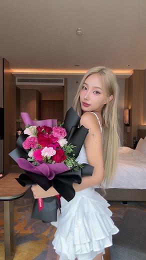 Elegant Floral Arrangement in a Modern Hotel Room