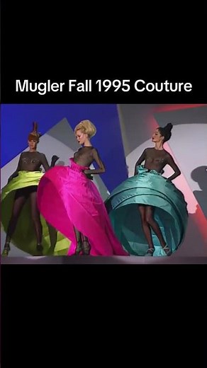📍Runway: Paris, 1995 | Designer: Thierry Mugler #muglerarchives #vogueparis #fashion #90s #model