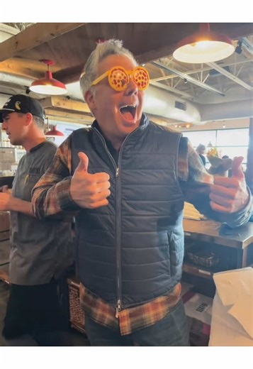 When all the managers have the same intrusive thought 😌📱 All the managers texting at once → Owner calls back → “You’re all fired.” JK. Everyone survived. 😌 #RestaurantLife #prankingboss #lakegeneva #wesurvived #staffprank @David Scotney