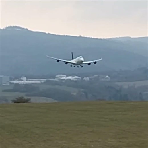 BOEING 747 RC PLANE - HEAVY STORM LANDING 😯🙈 #rctrucksandmachines #rcplane #plane #747 #rc #toys