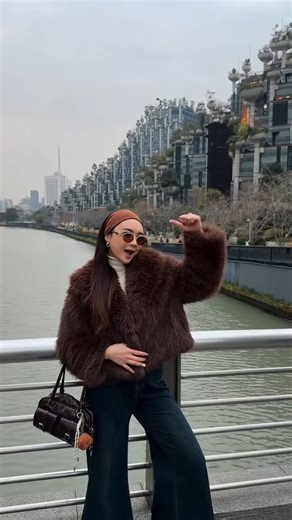 Discover the many faces of Shanghai — vibrant streets, hidden alleys, and breathtaking skyline views. This is Shanghai! Follow @philiaalethea ’s steps and dive into the city’s unique blend of tradition and modernity. Let the city’s energy, culture, and charm inspire your own adventure!⭐😘 📸: @philiaalethea Share the beauty of Shanghai you captured and tag #ipshanghai to be featured. . . #shanghailife #citywalk #city #citylife #citytrip #city_explore #Metropolis #shopping #ChristmasMagic #Season