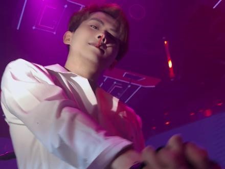 一个棒棒糖快乐不就来了~#djdylan #这谁顶得住啊 #摇一摇 #禁欲系