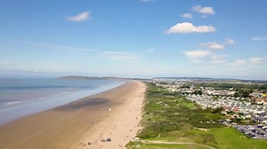 The Perfect Family Holiday Location on the Somerset Coast 🏖️ 7 miles of golden sands, on-site entertainment facilities for all the family PLUS a choice of accommodation options. Including Camping & Motorhome Pitches, Pods, Caravans, Lodges and the Beach Bungalow! | Holiday Resort Unity