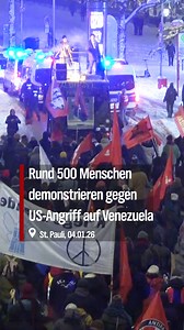 Der US-Angriff auf Venezuela beschäftigt die Menschen in Hamburg. Nach einer Demonstration mit 300 Teilnehmenden am Sonnabend in der Innenstadt gingen am Sonntagabend auf St. Pauli rund 500 Menschen gegen den US-Kurs auf die Straße. ___ https://www.ndr.de/nachrichten/hamburg/hamburg-weitere-demo-gegen-us-angriff-auf-venezuela,venezuela-1076.html | NDR Hamburg