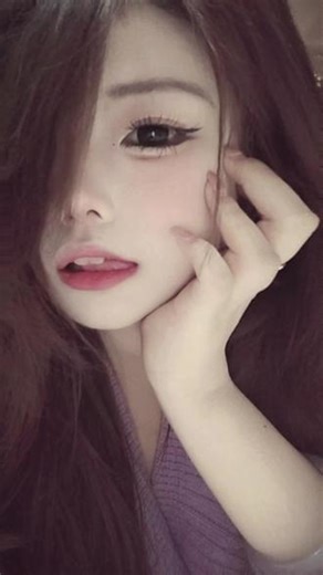 我原本只是来钓你的 可是你竟然和我聊过去 聊我喜欢的音乐 聊我名字的含义 安抚我多变的情绪 算了我有点喜欢你