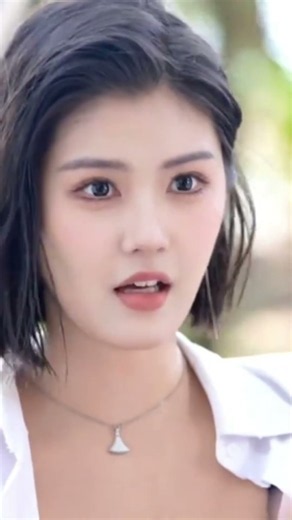Cá là bạn chưa từng thấy thế nào là ánh mắt lưu chuyển, đôi mắt sáng ngời đầy sức hút.