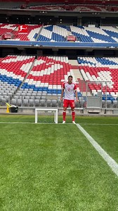 Benjamin Pavard takes on the mini-goal challenge! ⚽️ 🎯 #Bundesliga | Bundesliga