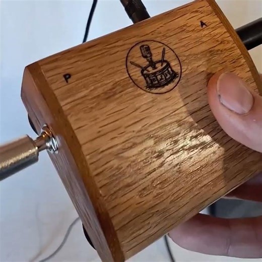 Rhyth-Mic M4i Unique mixer stompbox - straight to amplifier. #stompbox #percussion #openmic #guitar