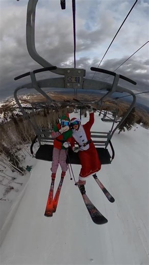 🎄 Mrs. Claus and her trusty elf are making turns around Deer Valley… and Santa isn’t far behind. 🎅⛷️ Santa Claus will be visiting guests in the Snow Park Lodge base area on Wednesday, December 24 from 9–11 a.m. and mid-mountain near Silver Lake Lodge from noon–1:30 p.m. 📸❄️ Bring a camera and capture a holiday photo with Santa during his visit. ✨ Check the event calendar at the link in our profile to see more holiday events happening around the resort. 🤶: @kaylinrichardson 🧝‍♀️: @jillianv_