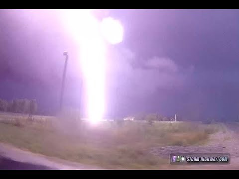 CRAZY close lightning barrage from supercell - Reddick to Clifton, illinois - July 21, 2017
