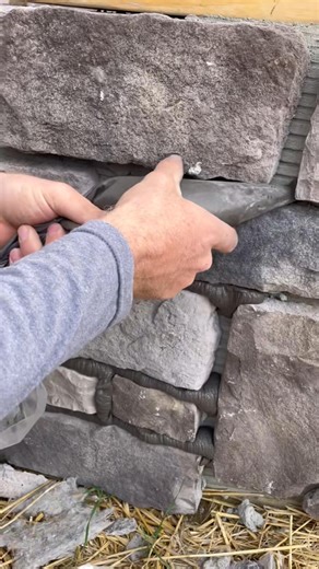 22 reactions | Masons using dyed mortar to grout the stone veneer #build #mason #howto #construction #diy #contractor | Home Interior Idea | Facebook