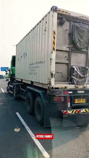 Truck Fuso contener box mini melaju pesat #shortvideo #viral