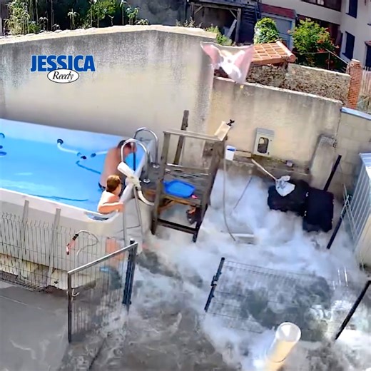 Relaxing dip turns into splashy mayhem! | Jessica Reedy