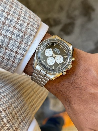 Chamath Gamage on Instagram: "All new @omega Speedmaster Moonwatch in a striking reverse panda dial 🖤🤍 Swipe left to see more… One of the standout updates is the Moonwatch’s iconic step dial, now constructed using a refined double-plate design. The top plate features a polished black surface with a varnished, lacquered finish that delivers incredible depth and sheen, complemented by rhodium-plated sub-dial frames. Beneath that sits a white base layer for the sub-dials, also varnished and lacqu