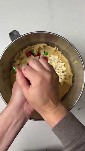 Kitchen Sink Cookies – Seriously Addictive & Easy to Make!