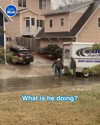 They couldn’t stop laughing | Daily Mail Video