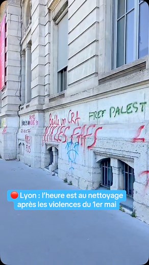 🔴 Des tags sur tout le parcours, des incendies contre le portail d’un immeuble résidentiel, siège du groupe immobilier 6e Sens forcé par des casseurs... ➡️ Des militants de l’ultra-gauche ont provoqué d’importants dégâts ce jeudi 1er mai à Lyon. 🟰Au lendemain des scènes de violences, l’heure est au nettoyage et aux réparations dans la capitale des Gaules. | Actu Lyon