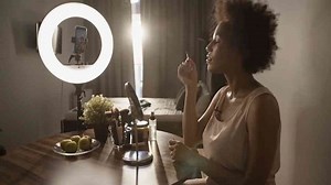 How Your Voice Tone Influences First Impressions: 7 Things People Pick Up Immediately