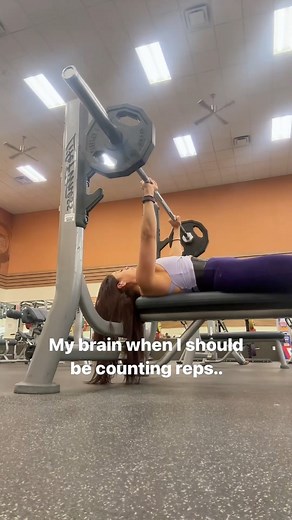 😅 It be like this sometimes.. but not a whole lot of kind mind muscle connection going on.. 🤔 What’s the deal with the mind-body connection thing anyway? 💭 When people talk about the mind-body connection, they are referring to deliberately contracting their muscles while focusing their thoughts on that movement and body part being worked 💡 Instead of allowing your mind to wander, you’re directly visualizing and paying attention to what exactly your muscles are supposed to be doing during you
