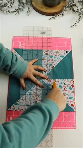 Sew a disappearing pinwheel quilt block. Starting with two 10" squares, this block is perfect for layer cakes! Video by Whatkimberleymakes. Free Pattern: https://ko-fi.com/s/d1fe779d98 #quiltblock #quilting #sewing #patchwork | Quilt Patterns PDF