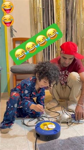 NO TOQUES EL CABLE ⚡😂 (no me hizo caso…)”#Humor #Broma #PadreEHijo #risas