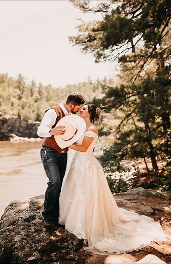 Kissing GIF