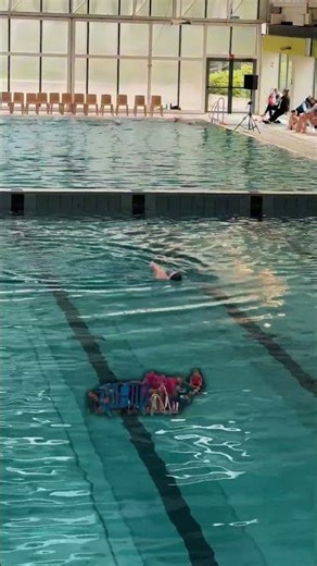 🏊‍♀️✨ Du grand spectacle à Abbeville en ce moment !