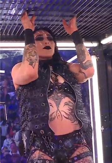 mami is exactly the girl she thinks she is 😈 #WWEChamber #WWE #RheaRipley #AlexaBliss