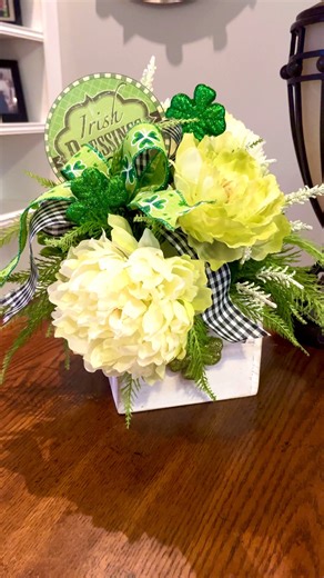 Do you decorate for St Patrick's Day? This St Patrick's Day Table Arrangement is available in my Etsy shop! #irishdecor #stpatricksdaydecor #stpatricks #artificialflowers | ADOORable Deco Decor