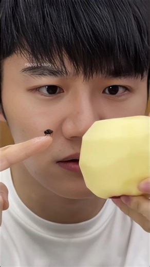 His Pet Fly Always Protects Him… True Love