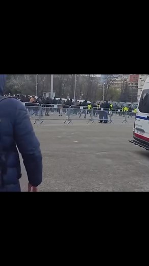 𝐂𝐚𝐬𝐮𝐚𝐥 𝐔𝐥𝐭𝐫𝐚 𝐎𝐟𝐟𝐢𝐜𝐢𝐚𝐥 on Instagram: "AS Roma fans clashing with the police before their match away match vs Athletic Bilbao tonight!"