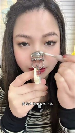 Beginner's Makeup Tutorial: Easy Eyelash Techniques