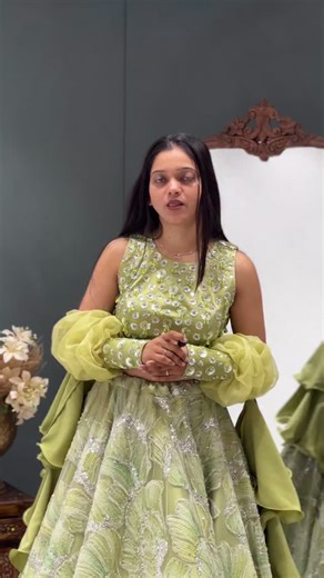 div_romi on Instagram: "A DIVINE BLEND OF ELEGANCE AND HERITAGE 🤌🏻 . GARMENT:- @panthi_boutique . #happysmakeover #panthiboutique #style #photoshoot #sareelove❤️ #tagsforlikes #timeless beauty #ethnicroyalty #pinksareelove❤️"