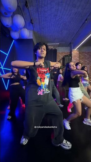 Vaari Jaavan dance #vickyandaakanksha #dance