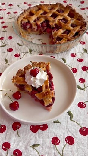 🍒The Perfect Homemade Cherry Pie🥧 | Easy Recipe #cherrypie #shorts #baking #pie #homemade