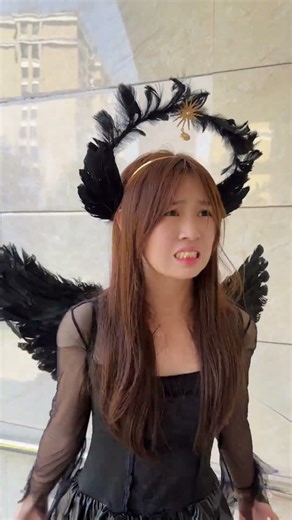 The Harley Quinn, disguised as a man, actually entered the men's locker room.#shorts#Joker #funny