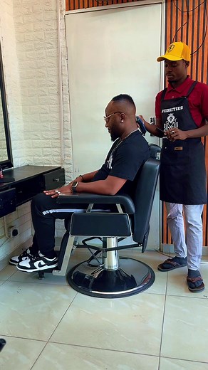 Still on repeat! Fragile Phyzix Elinjuchi Emmiedeebo