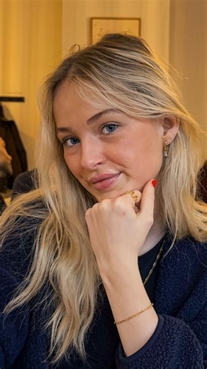 ICRUSH on Instagram: "Jewelry, like matcha, can bring comfortable confidence. Simple yet dazzling jewelry, just like your favorite matcha, offers a warm and soothing feeling, helping you showcase natural elegance and confidence in your everyday life. 🌿✨ Simplicity Shine Ketten-Charm Chic Connection Kette Modern Triangle Ohrringe Pure Drop Medium Ohrring-Charm Chic Connection ARMBAND #ICRUSHWinterSale#Winter#WinterSparkle#SnowySeason#ICRUSHJewelry"