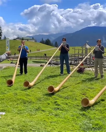 Berthold Schick | „Allgäuer Alphorn Polka“ am Filzalm See in @brixen_im_thale bei der @woodstockacademy #polka #alphorn #berge #urlaub #wandern #blasmusik... | Instagram