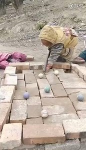 Playing pool in the countryside. | Shanghaiist