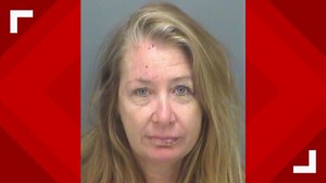 Florida woman accused of wielding 2 machetes, threatening bar patrons with them