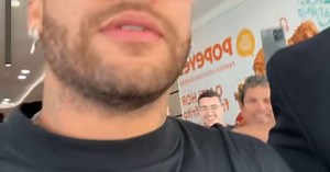Neymar renova CNH em Poupatempo de SP e causa alvoroço em shopping; veja vídeo